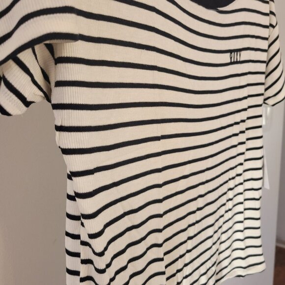 𝅺Roxy Ribbed Striped Boxy Tee Size Medium NWT - Picture 2 of 7